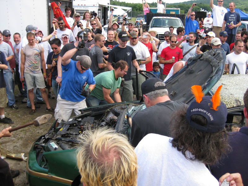 Illustration for article titled The 24 Hours Of LeMons New England 2009 Über Gallery, Part 4